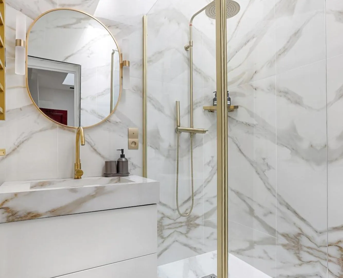Charming Pied A Terre Near Montmartre Apartment *