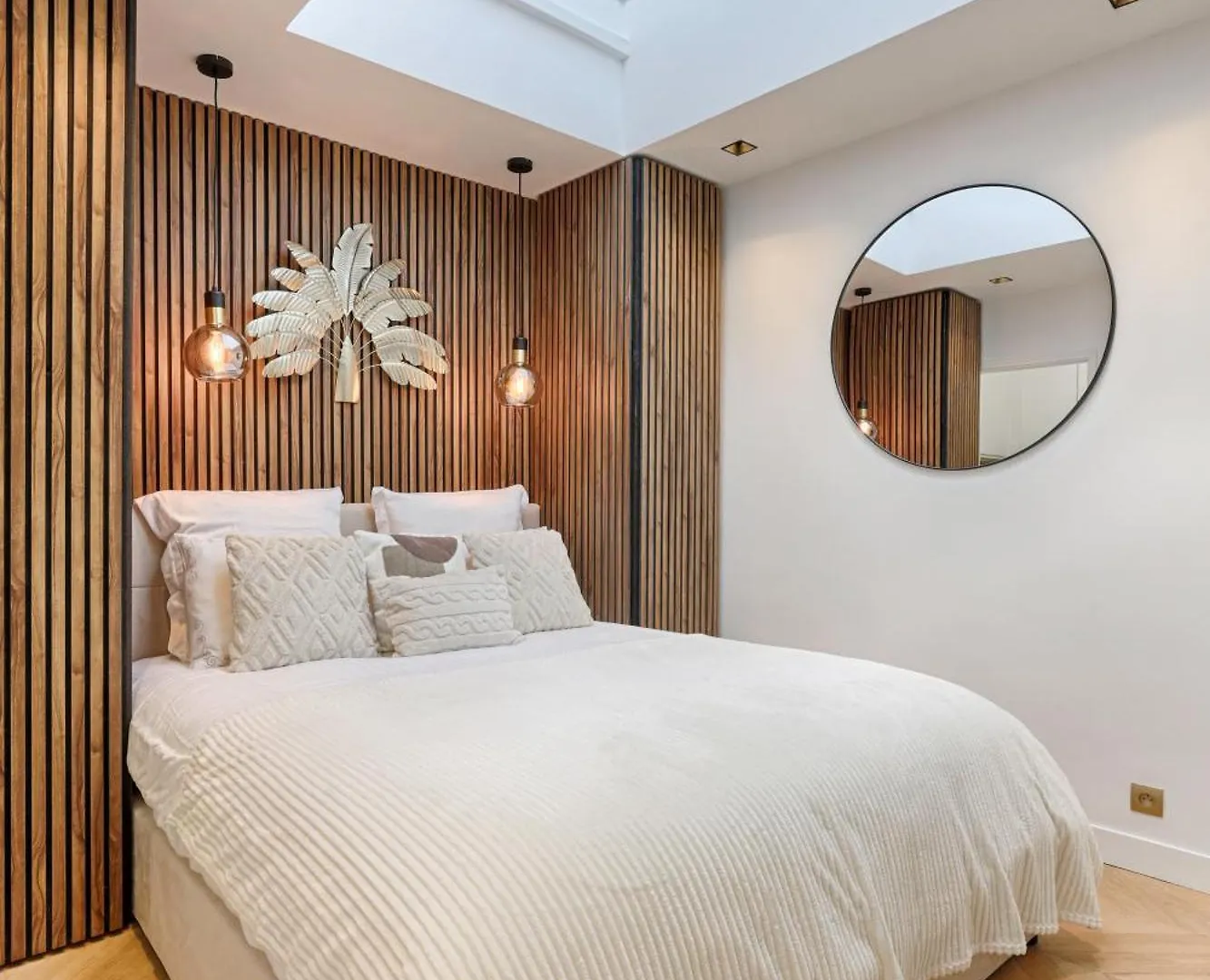 Charming Pied A Terre Near Montmartre דירה