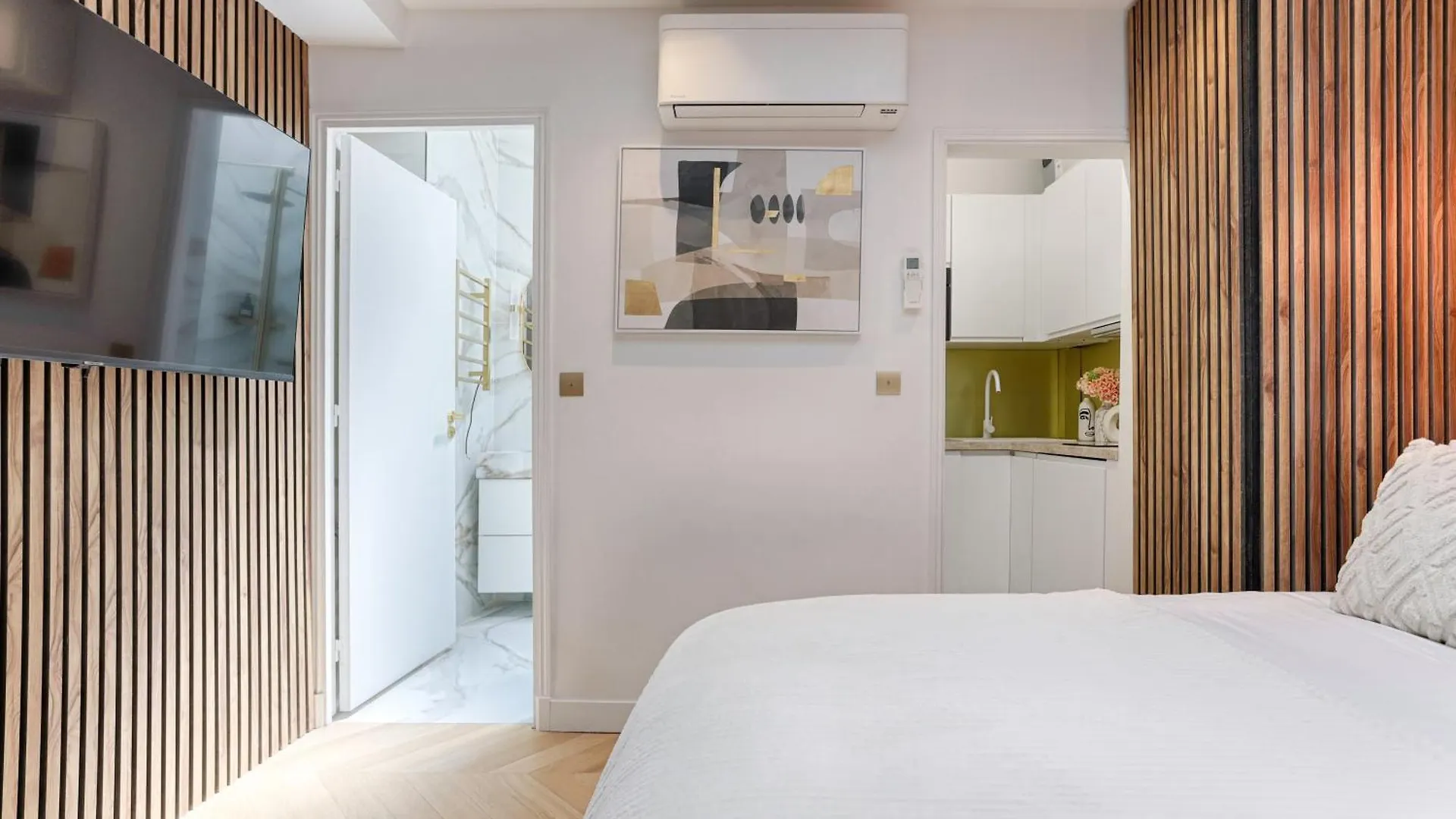 Charming Pied A Terre Near Montmartre פריז